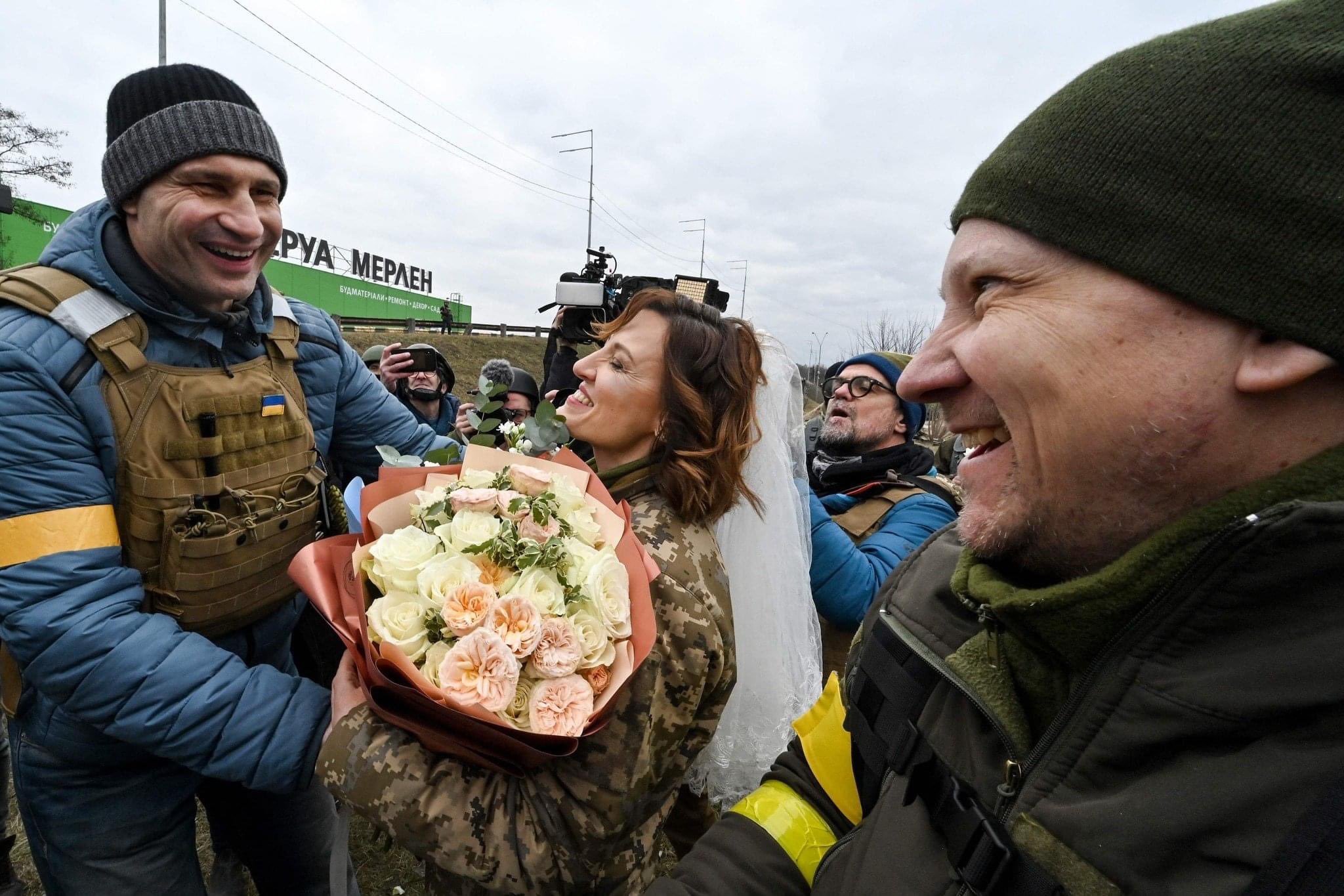 Lesia Ivashchenko and Valerii Fylymonov get married in Ukraine. Vitali Klitschko attends.