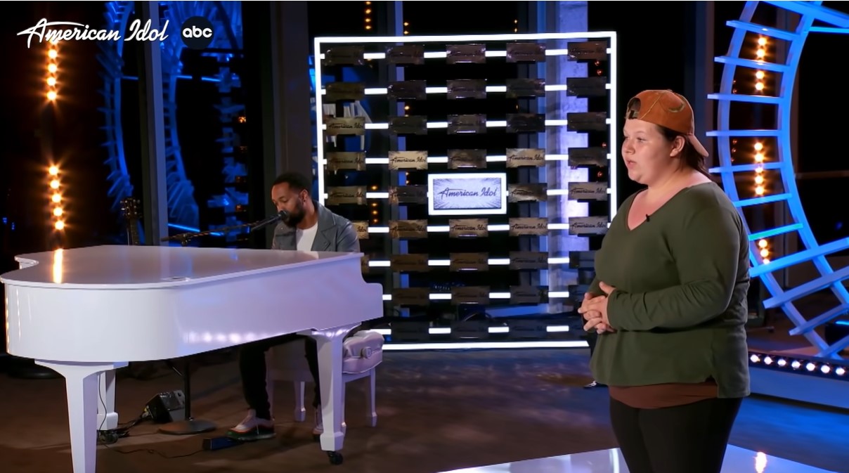 18-year-old kelsie dolin singing near a man playing a white piano as she auditions for american idol 