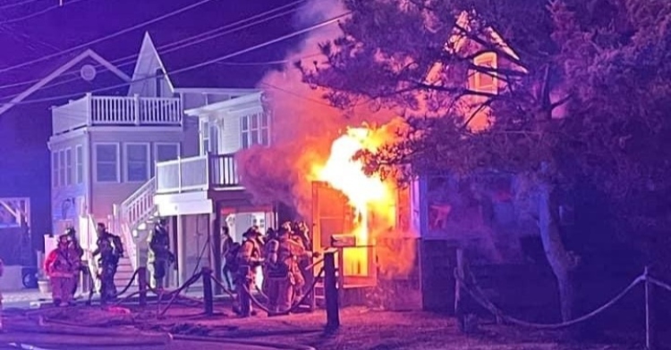 picture of the fire that erupted in paul roberts' house.