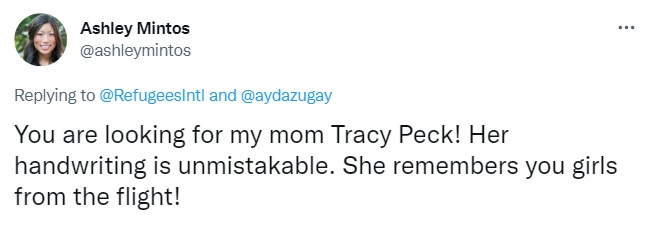 tweet from tracy peck's daughter that says: "you are looking for my mom tracy peck! her handwriting is unmistakable. she remembers you girls form the flight!