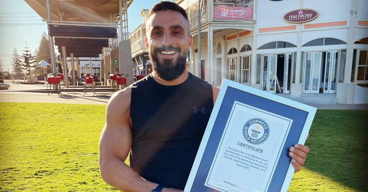 daniel scali holding his world guinness record