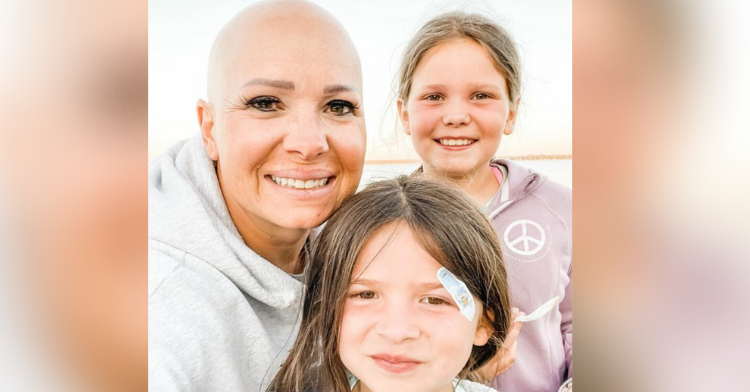 selfie of Mckenna Reitz and her two daughters