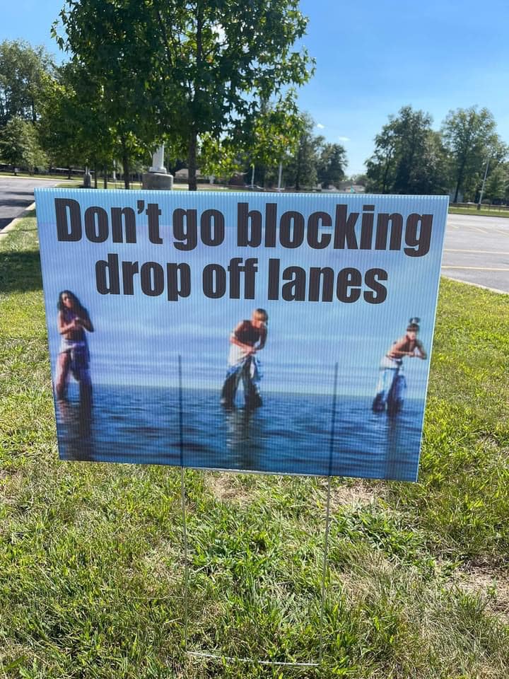 funny PTA sign featuring girl group TLC and the words "Don't go blocking drop off lanes."