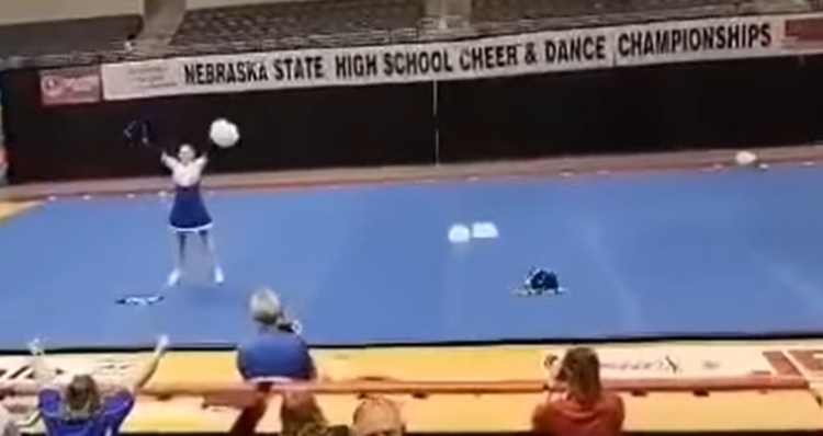Nebraska cheerleader performs alone at state championships