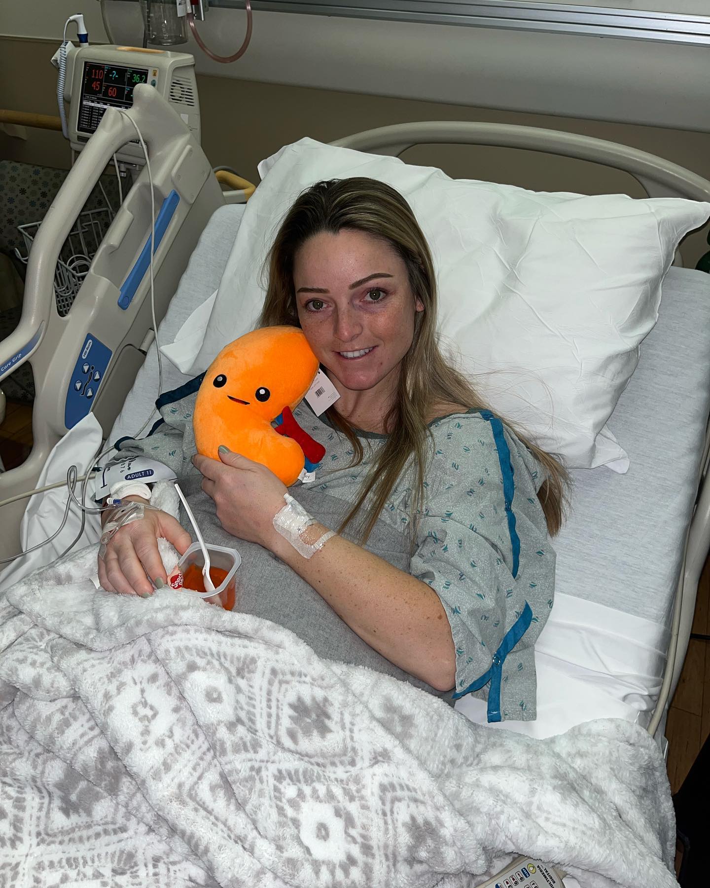 Delanye Ivanowski holding a kidney plush toy in the hospital.