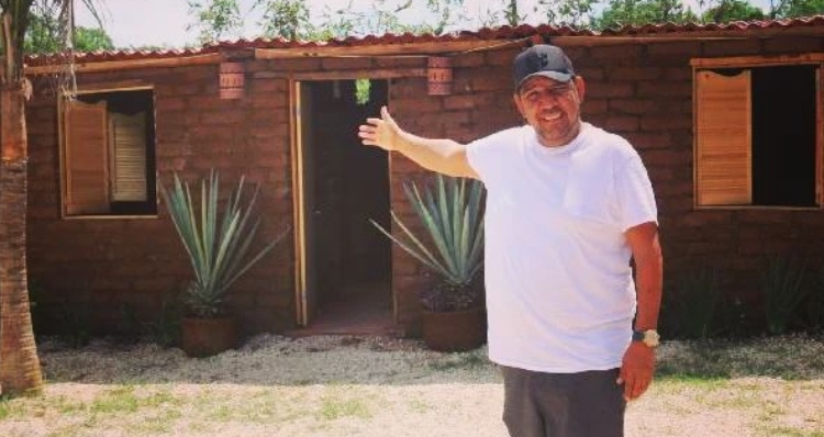 Omar Vasquez showing off house made from sargalock bricks