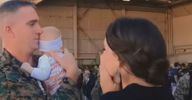 A returning military dad finally meets his baby daughter.