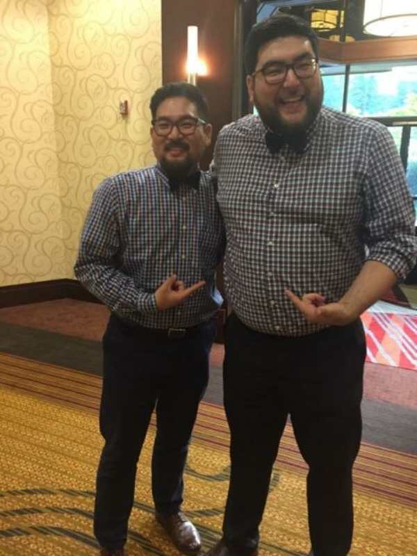 two non-related strangers who look alike and dress alike.