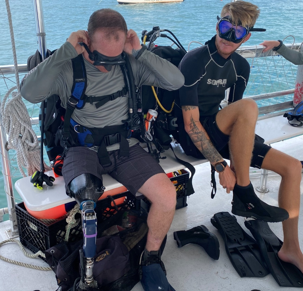 combat wounded vets prepare to scuba dive