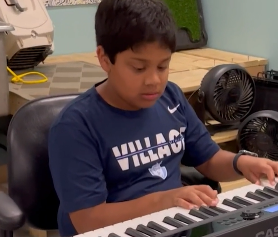 Yuvi plays the piano for shelter dogs to calm them down. 