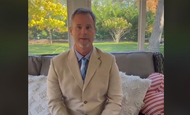 Indignant Little Girl Interrupts Dad S Fake Interview To Reveal The Indignant Little Girl Interrupts Dad S Fake Interview To Reveal The
