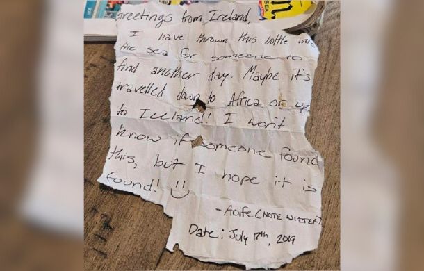 a note reading "Greetings from Ireland. I have thrown this bottle into the sea for someone to find another day. Maybe it's traveled down to Africa or to Iceland! I won't know if someone found this, but I hope it is found!"