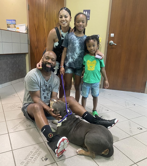 Family reuniting with their lost pit bull