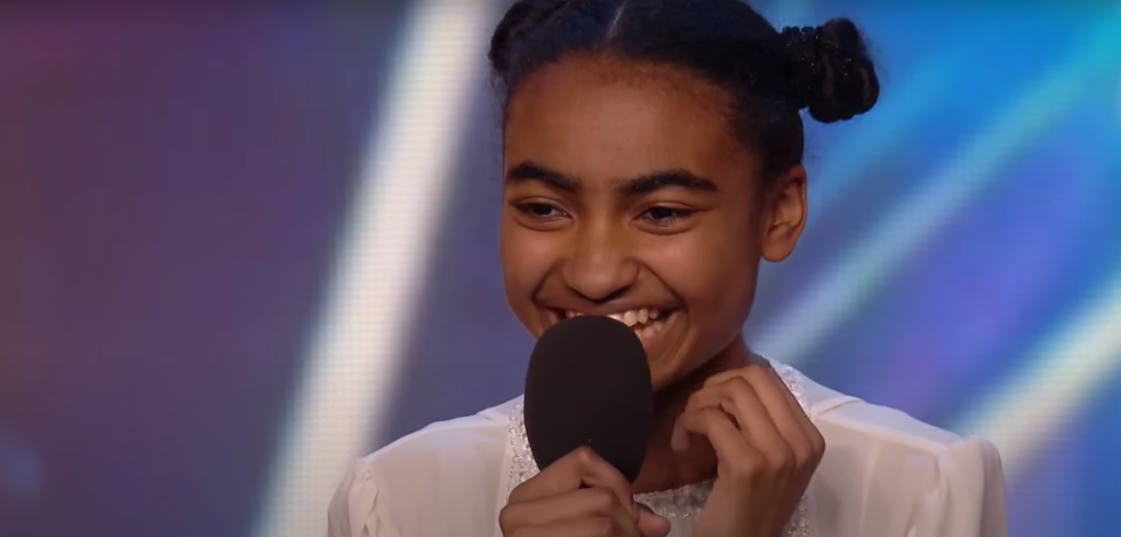 Talented Jasmine smiling holding the microphone.