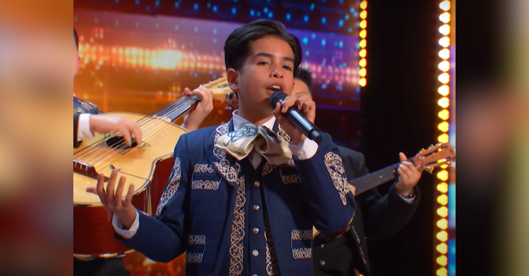 child sings with mariachi band