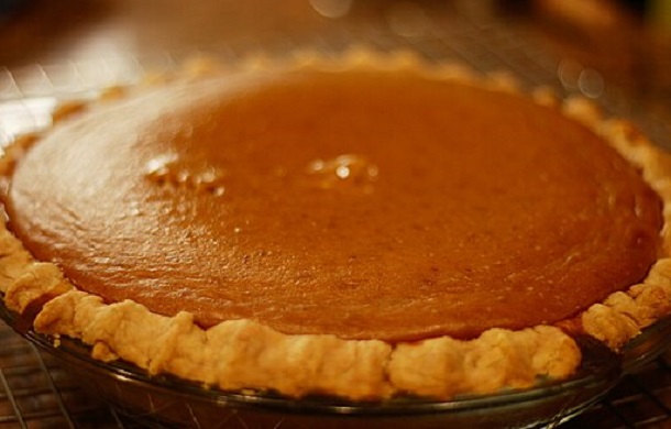 Image shows a beautiful pumpkin pie.
