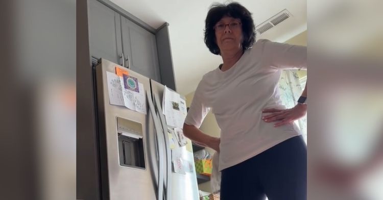 This mom wasn't happy to find her cat in the freezer!