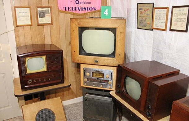 Philo Farnsworth, a kid inventor, came up with the idea for TV at 15!