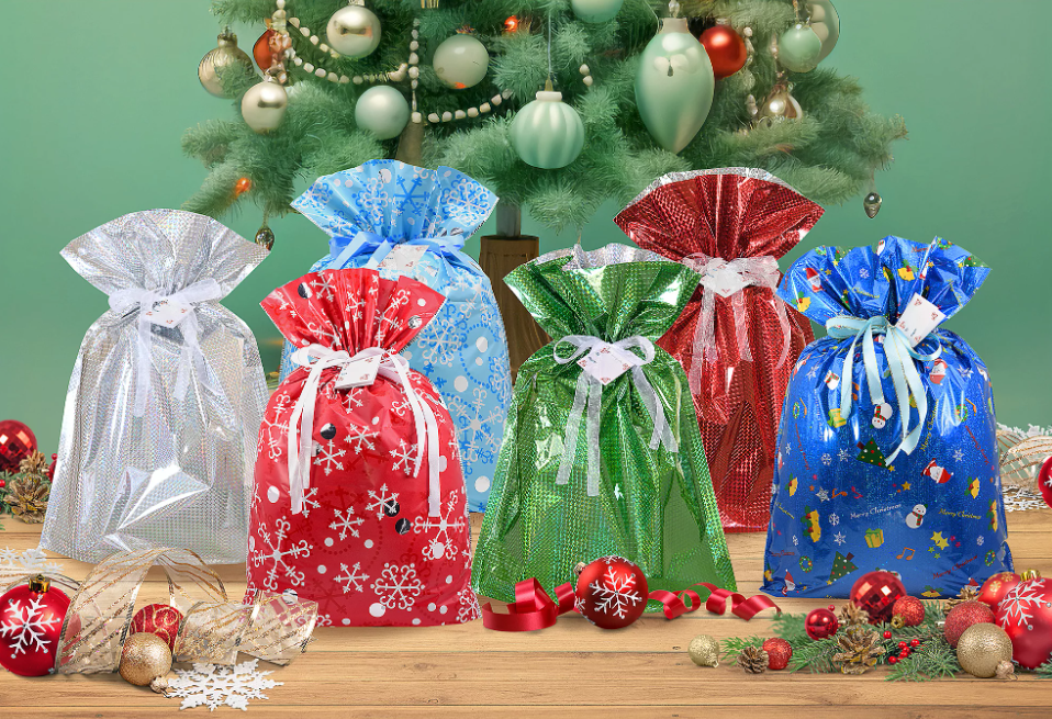 GiftMate 12-Piece Festive & Frosty X-Large Giftbag Set in six designs.