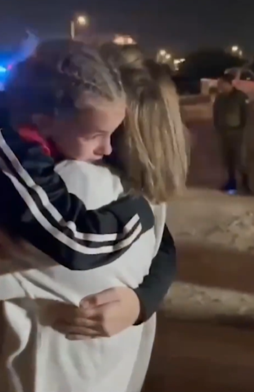 Ella Elyakim holds tightly to her mom, Maayan Zin, after being released from Hamas.