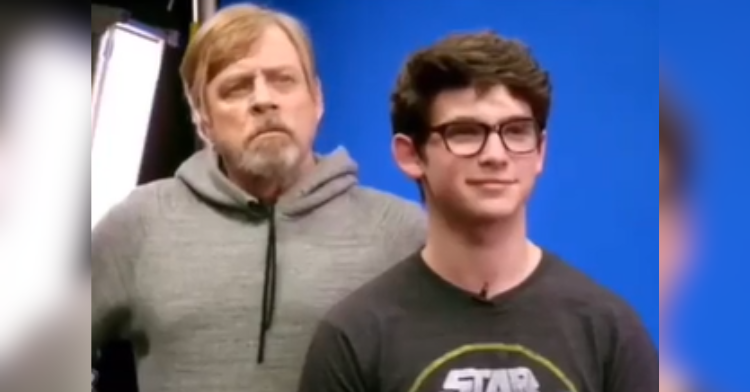 mark hamill behind a star wars fan