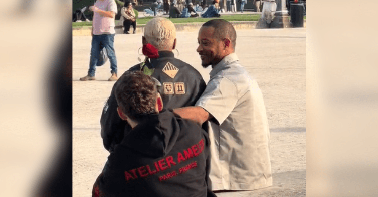 stranger gives roses for men to give women