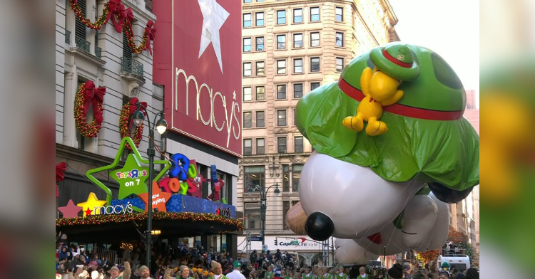 snoopy in front of macy's