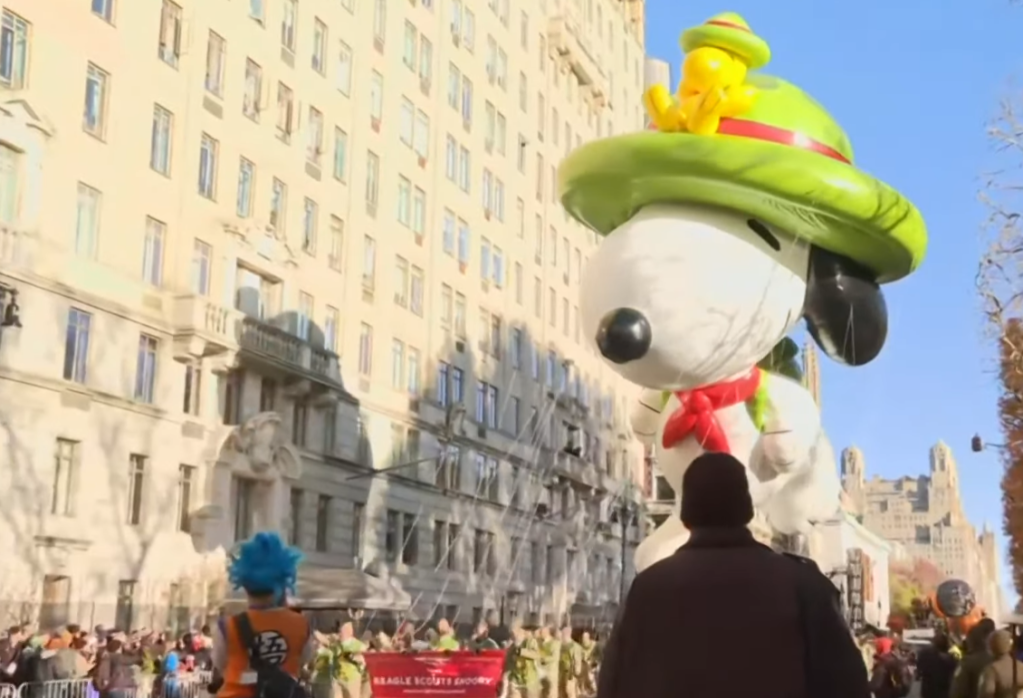 snoopy float screenshot from the Macy’s Thanksgiving Day Parade Live Stream