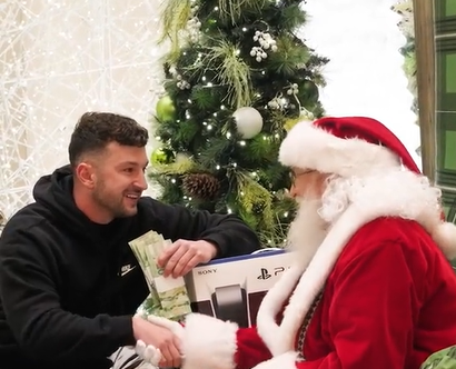 Zachery Dereniowski teams up with Santa to give away cash. 