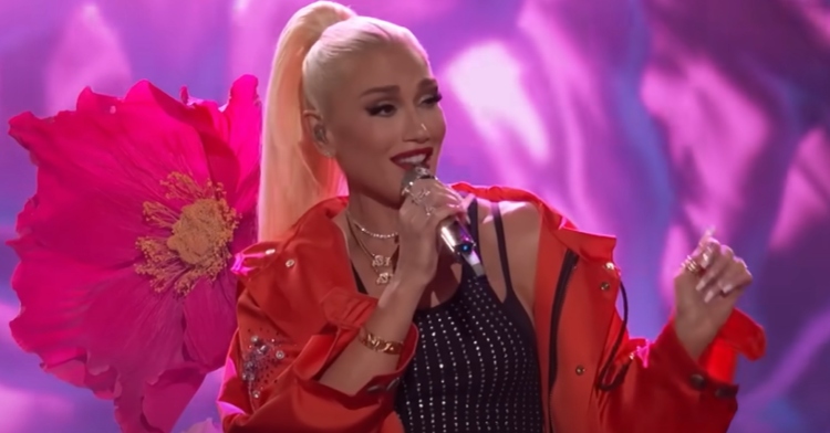 Close up of Gwen Stefani singing "True Babe" on "The Voice."