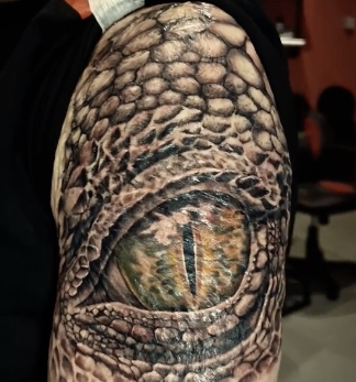 Transforming Scars into Art Tattoo Artist Creates Stunning Masterpiece Over Burn Scars 3 dragon eye tattoo on bicep