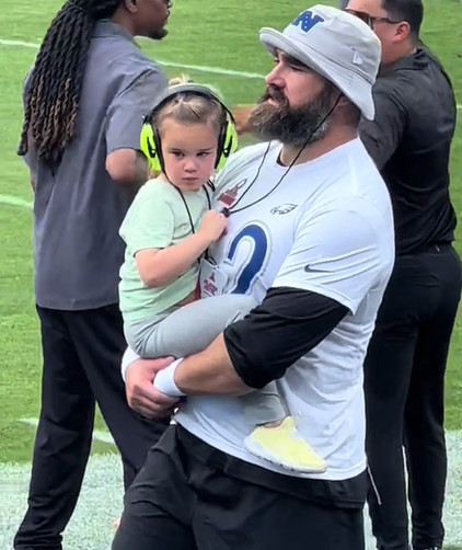 Jason Kelce Has Precious “Girl Dad” Time With His Daughters At NFL Pro Bowl.