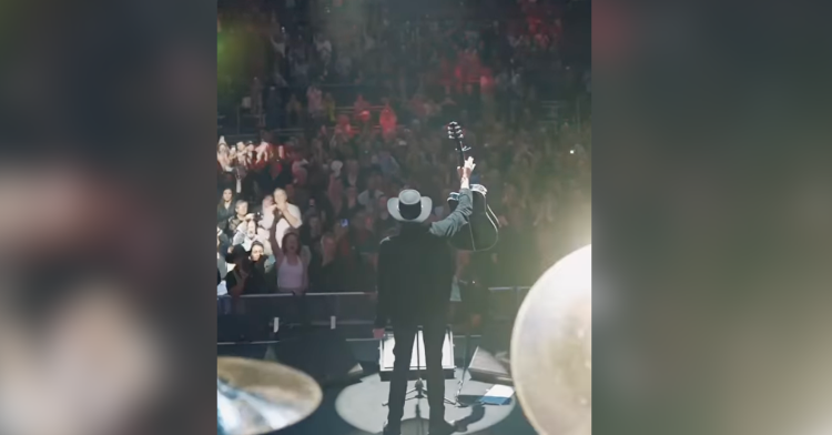 toby keith holding guitar up