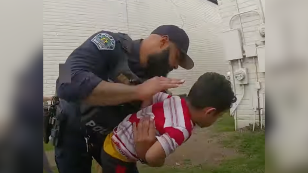 cop rescues choking child