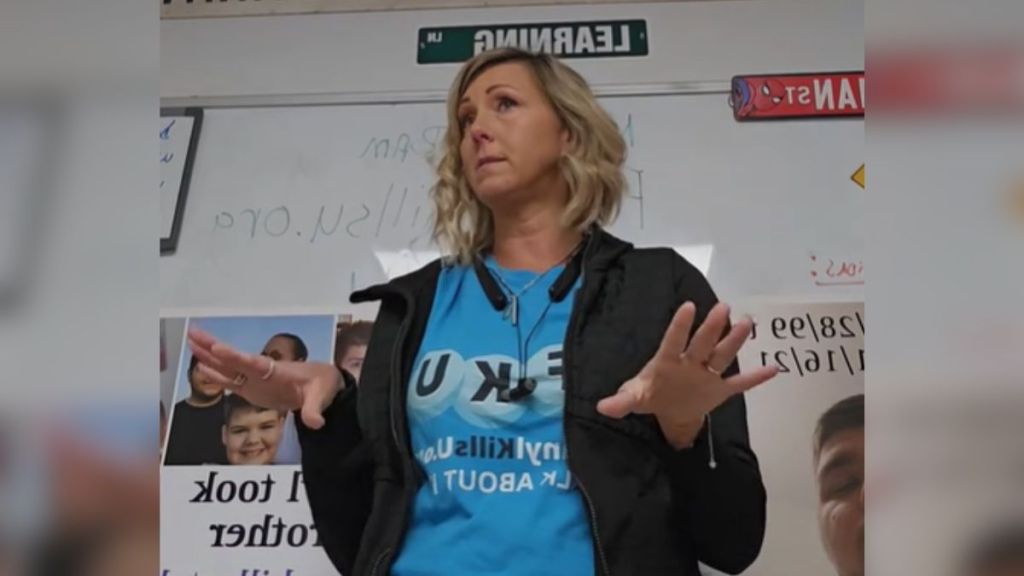 A woman gives a talk about overdose prevention in a classroom.
