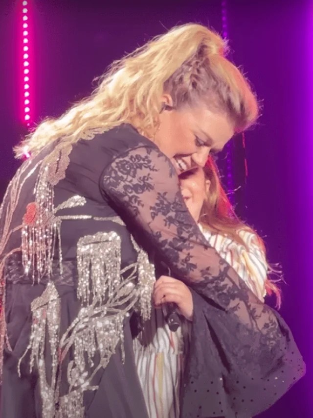 Kelly Clarkson And Daughter Light Up Vegas With A Heartfelt Duet