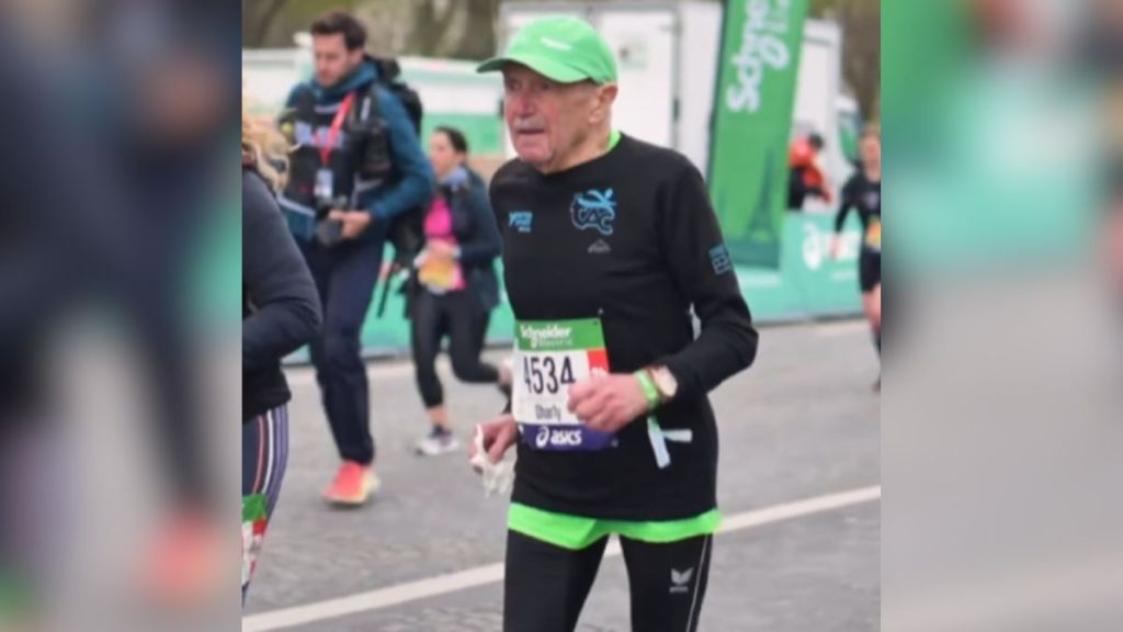 Charly Bancarel wearing black and running in a marathon.