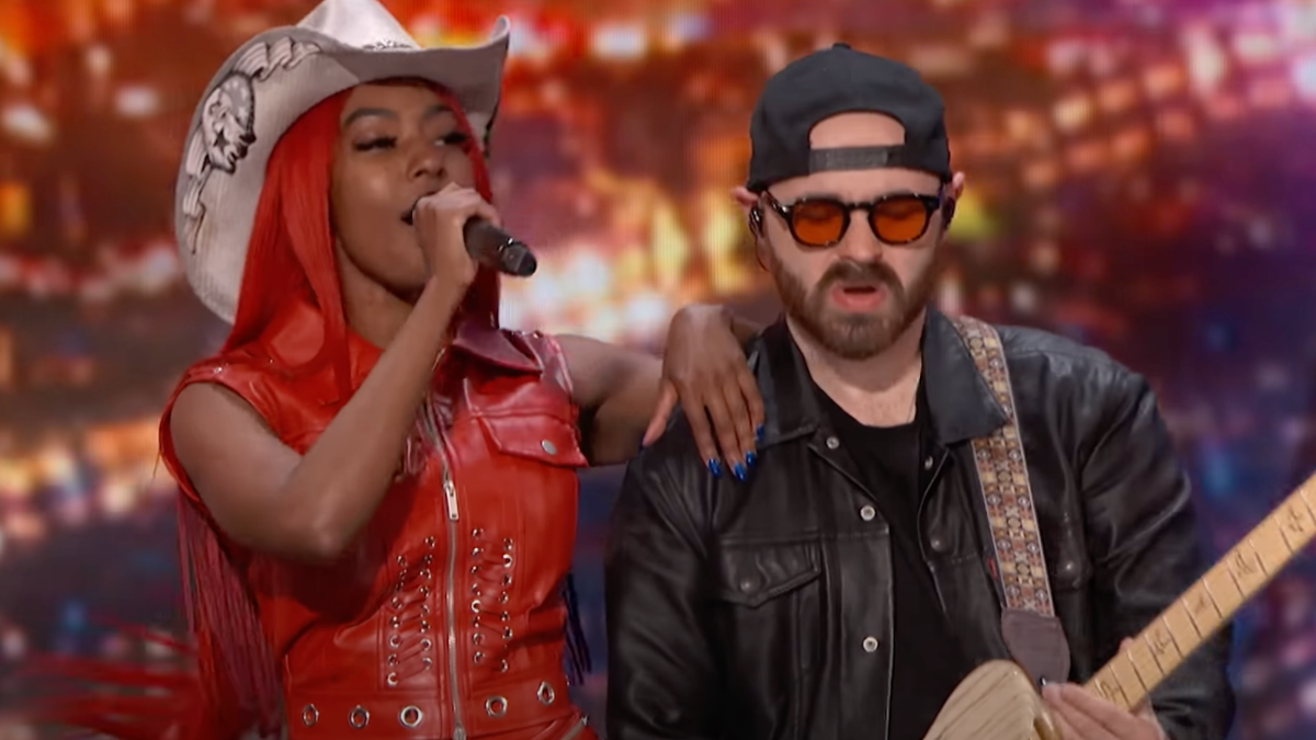 Country Singer Gets Crowd Amped With "AGT" Audition