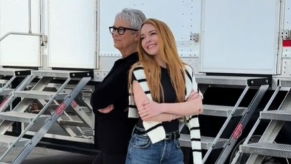 Jamie Lee Curtis and Lindsay Lohan posing together.
