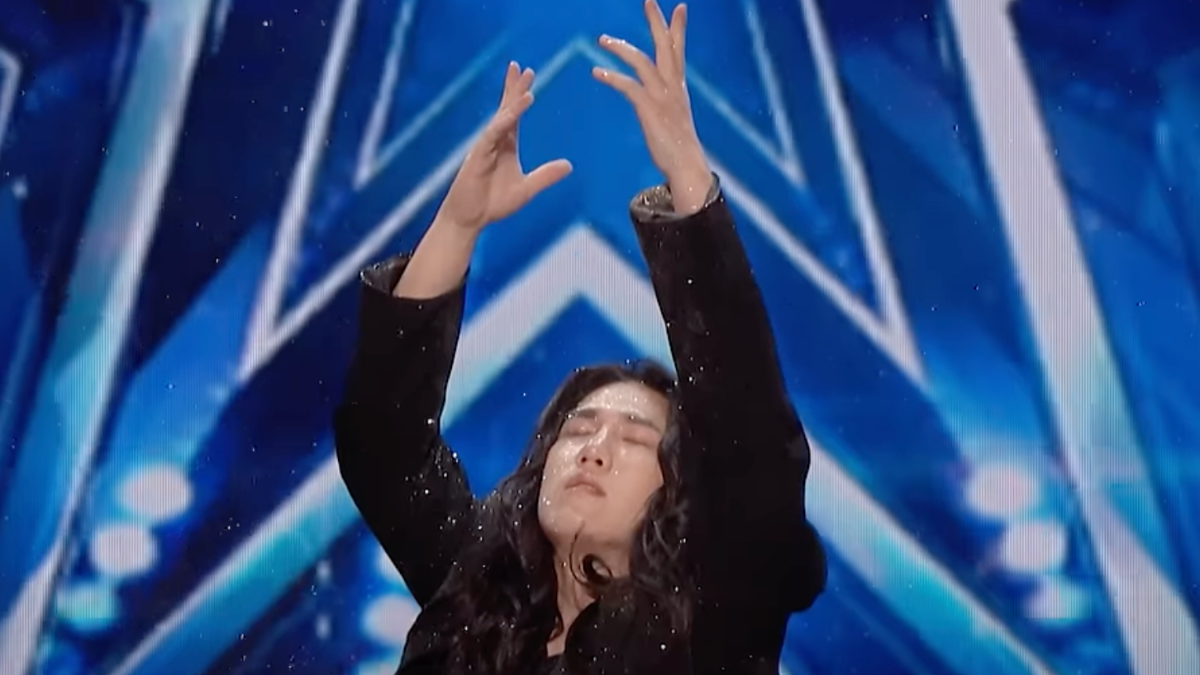 Magician Performs "Calming" & Astonishing "AGT" Routine