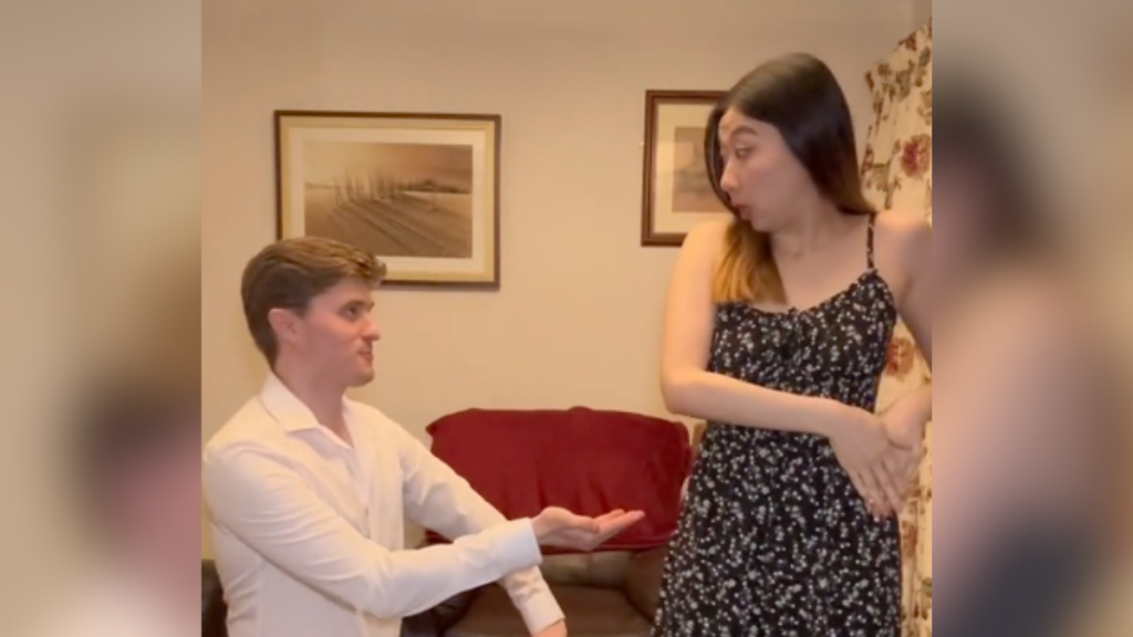man proposing to woman