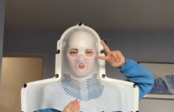 Cancer Patient Gets Odd-But-Unique “Souvenir” On Her Last Day Of Chemo
