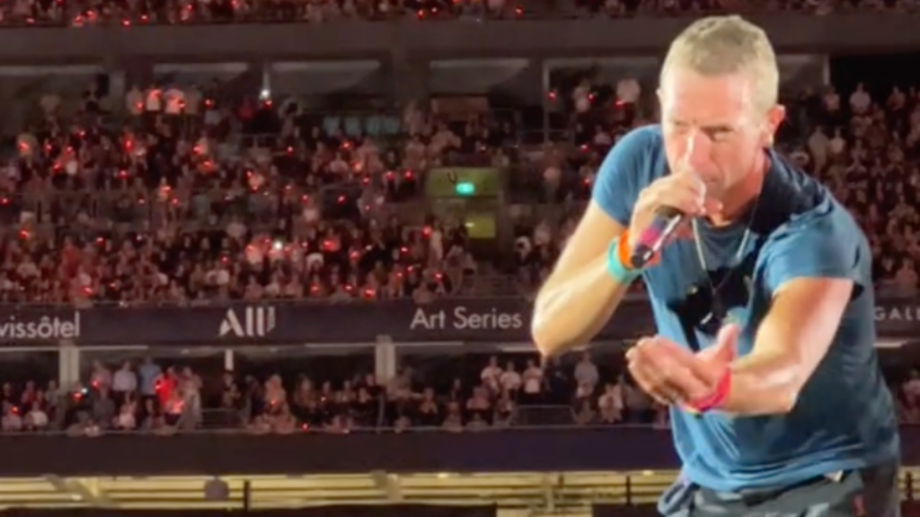 Chris Martin Concert Boy In Trouble