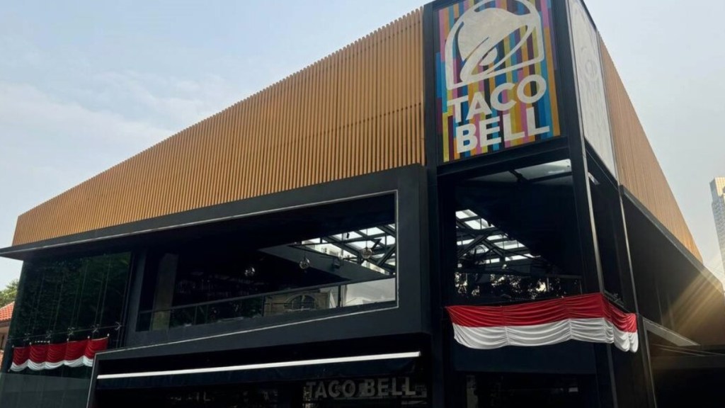 Exterior view of a Taco Bell. The building is two stories