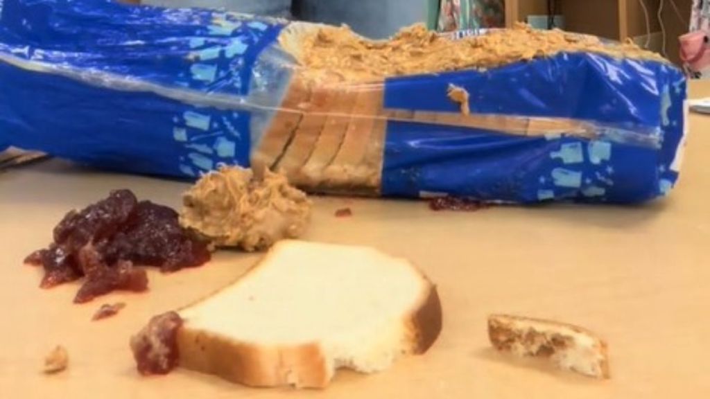 Using a PB&J sandwich, teacher offers a valuable lesson in writing details.