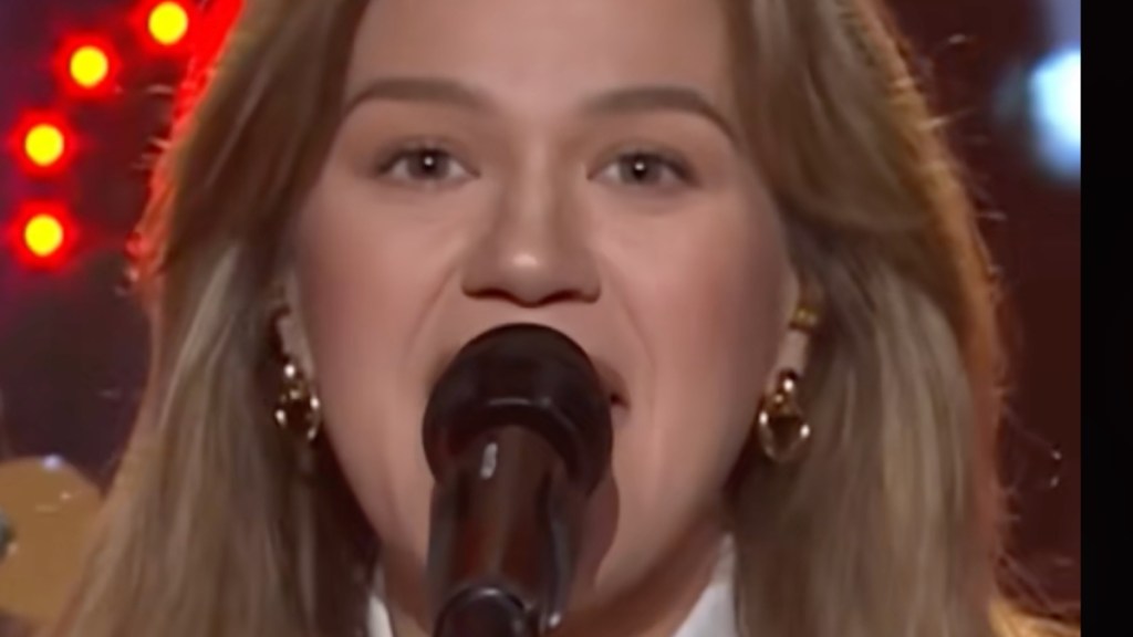 Kelly Clarkson Uptown Girl