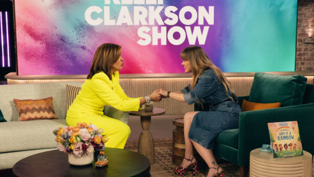 Kelly Clarkson Hoda Kotb