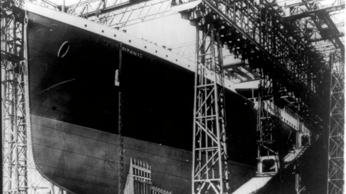 First Titanic Rov Photos Show The First View Of The Entire Titanic Wreck & More