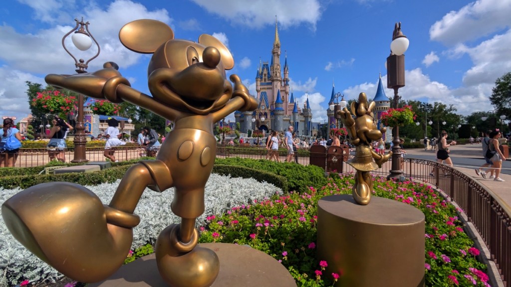 Disney Lakeshore Lodge