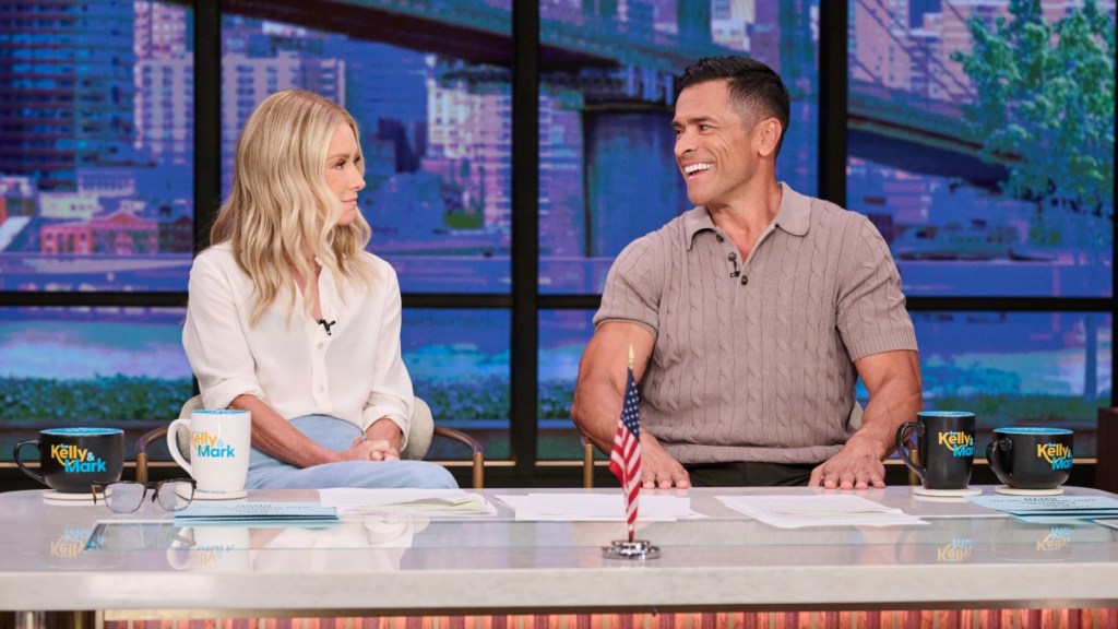 Kelly Ripa Teeth